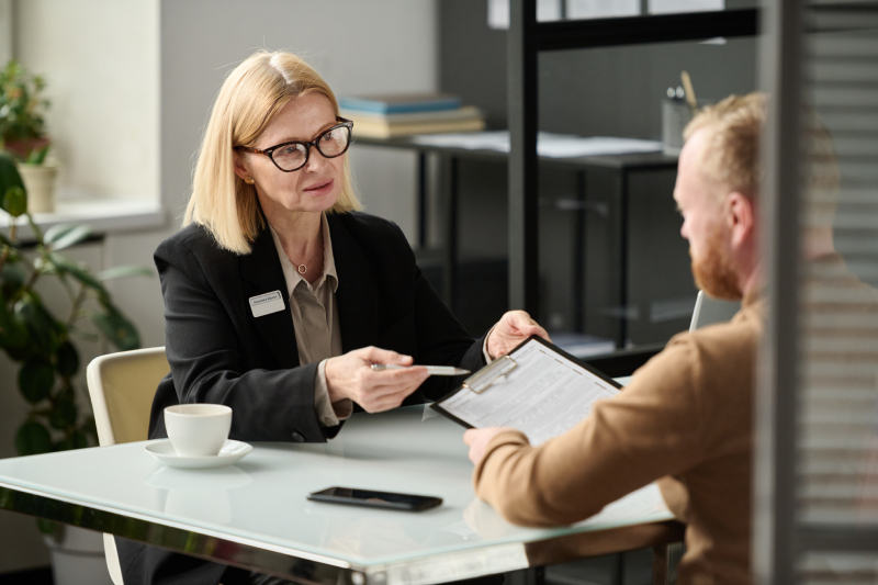 What-To-Look-For-In-An-Immigration-Adviser